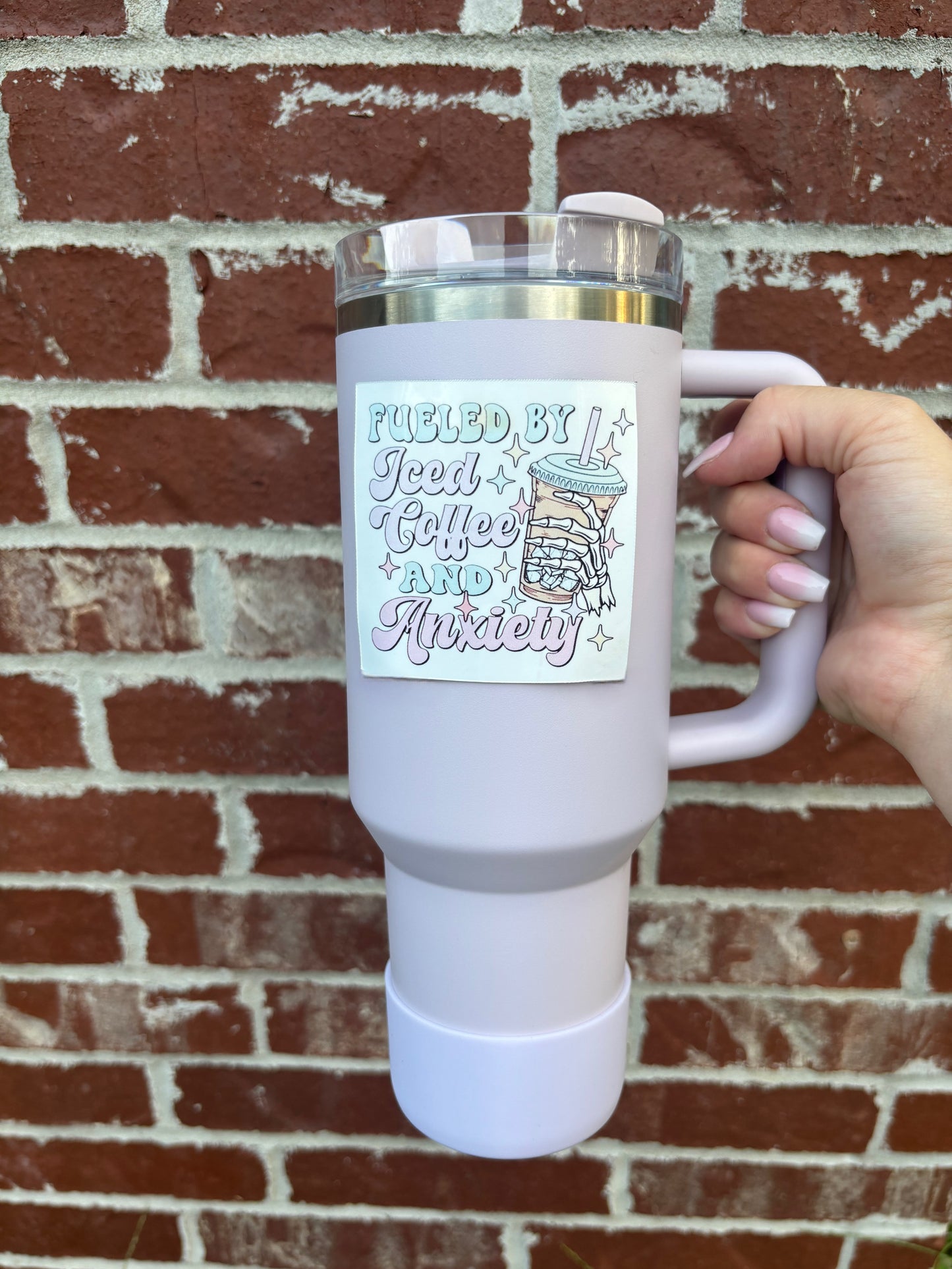 Alimenté par le café glacé et l'anxiété Tumbler Magnet.