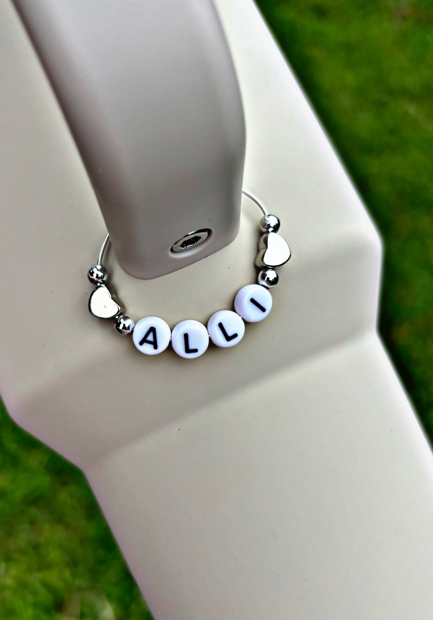 Breloque à poignée en forme de cœur délicat. Choisissez vos lettres. Accessoires de la Coupe Stanley