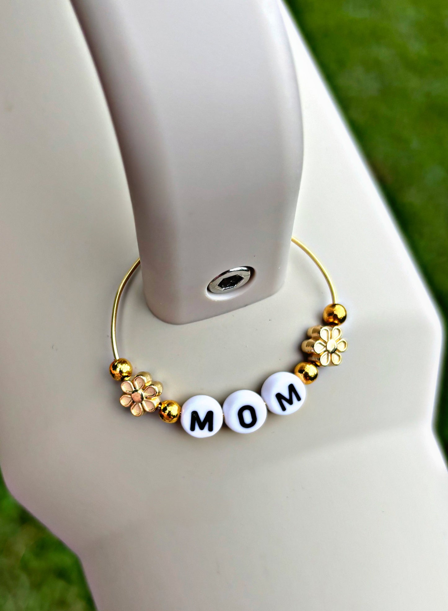 Charm à poignée florale délicate. Choisissez vos lettres. Accessoires de la Coupe Stanley
