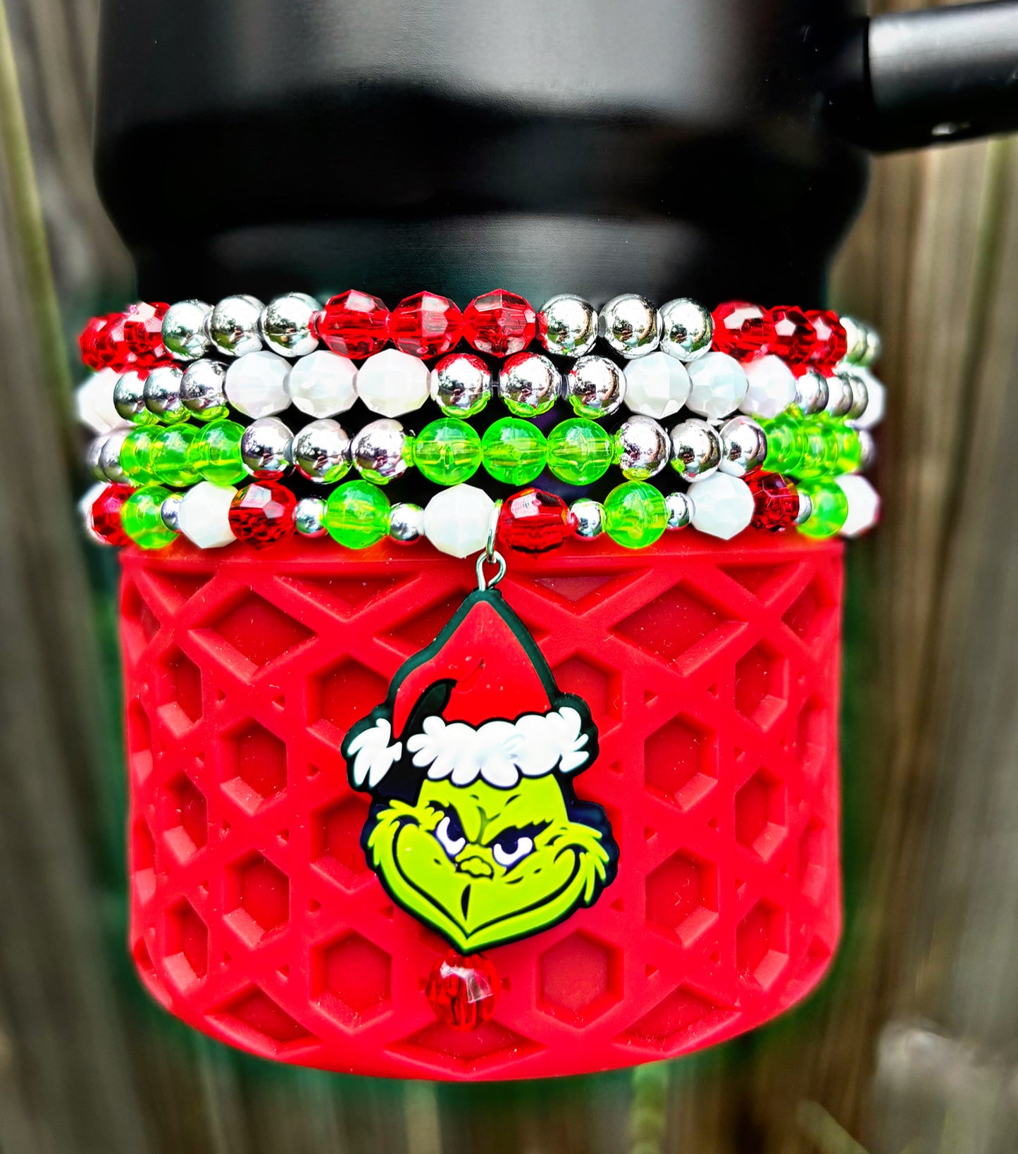 Bracelets coupe verte avec chapeau de Noël