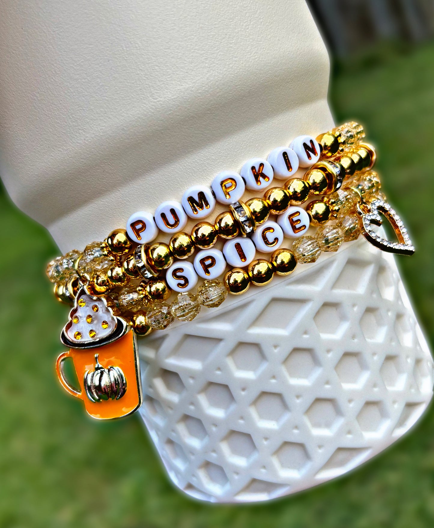 Bracelets en forme de tasse d'épices à la citrouille