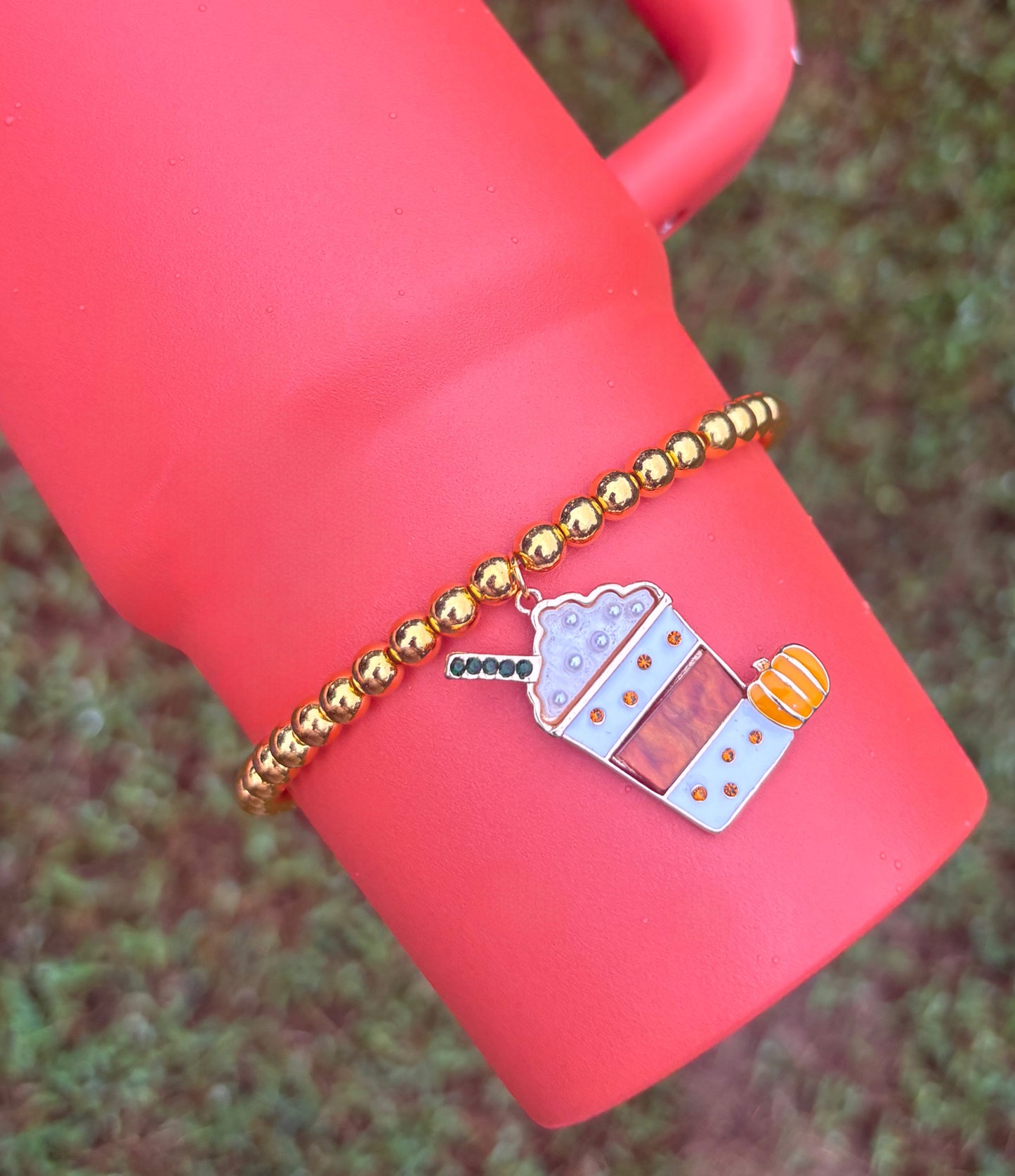 Bracelet tasse de café au lait épicé à la citrouille