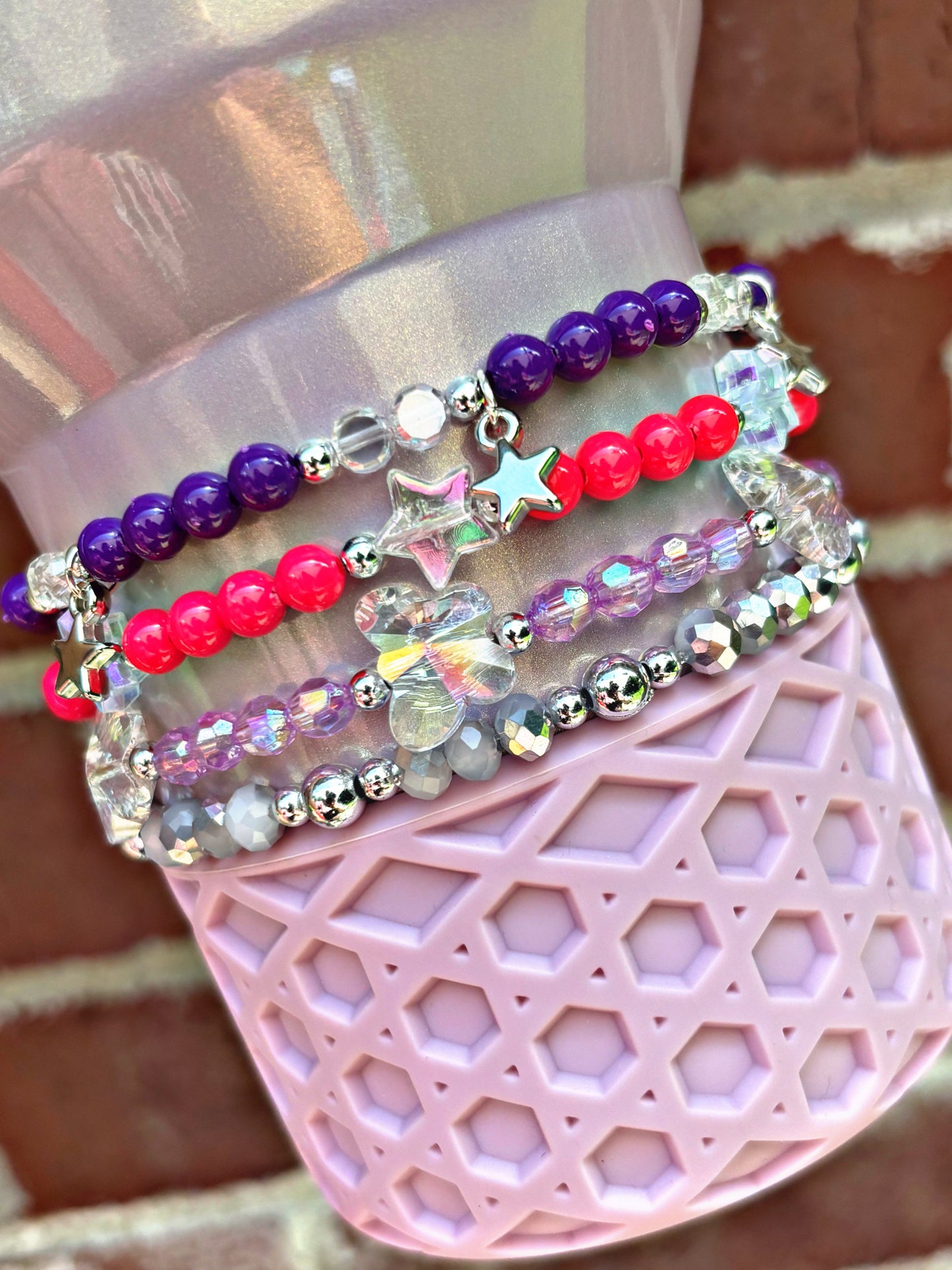 Bracelets Stack Cup d'Olivia Rodrigo. Dévoilez vos tripes.
