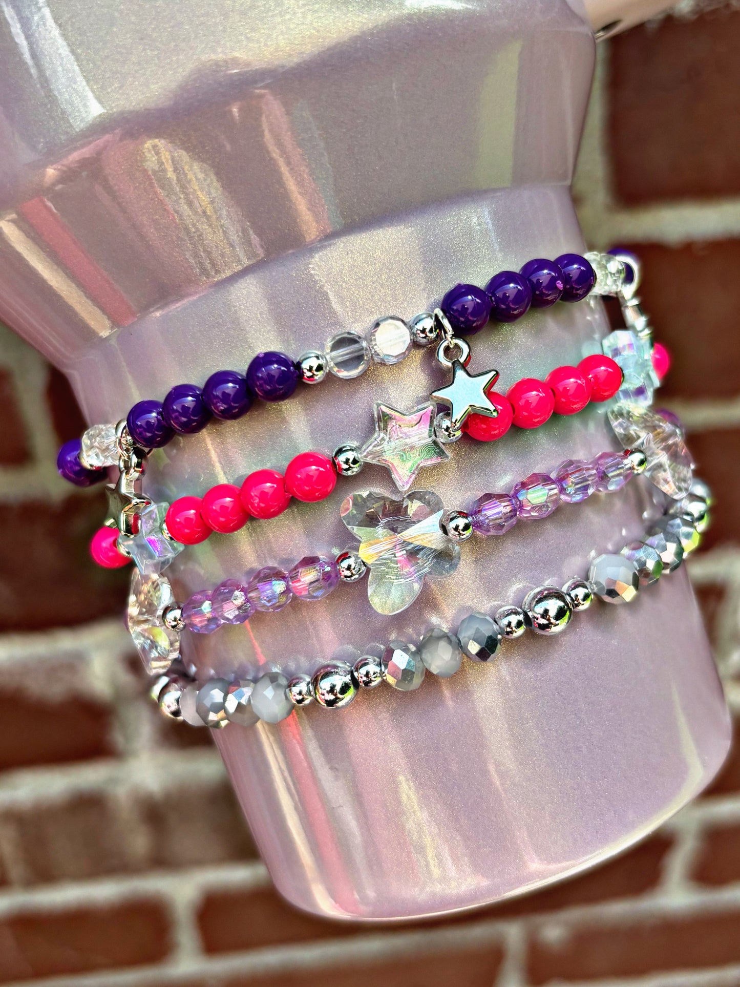 Bracelets Stack Cup d'Olivia Rodrigo. Dévoilez vos tripes.