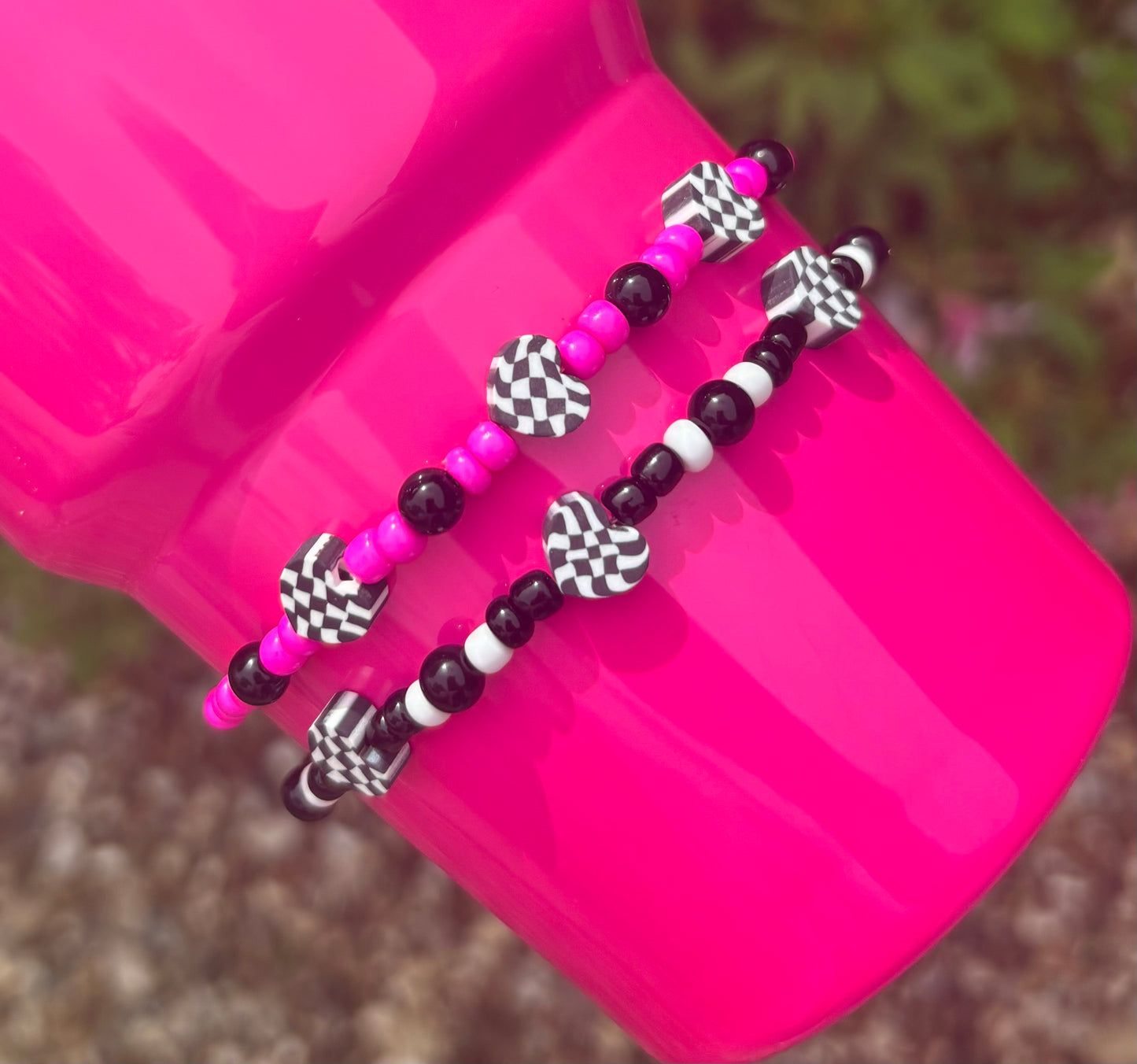 Bracelets coupe à carreaux rose fluo électrique