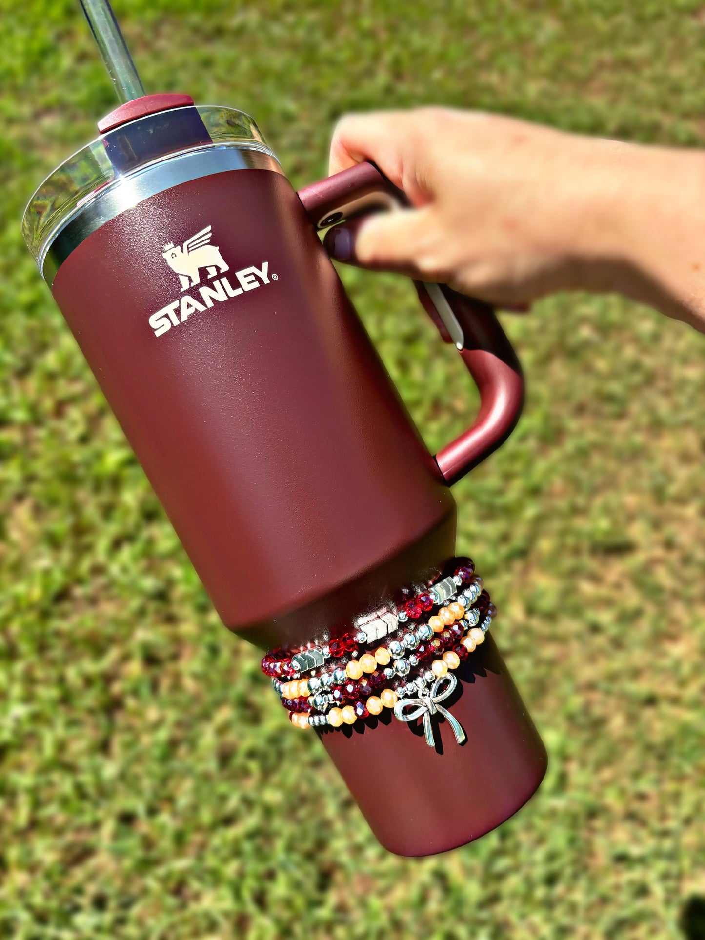 Bracelets de la Coupe Stanley Cabernet Rouge.