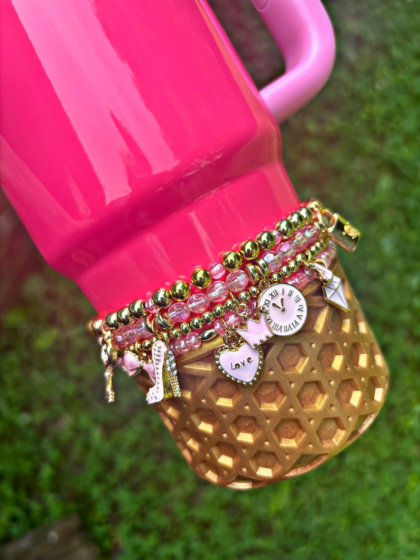 Bracelets de créateurs inspirés de la coupe Lux rose
