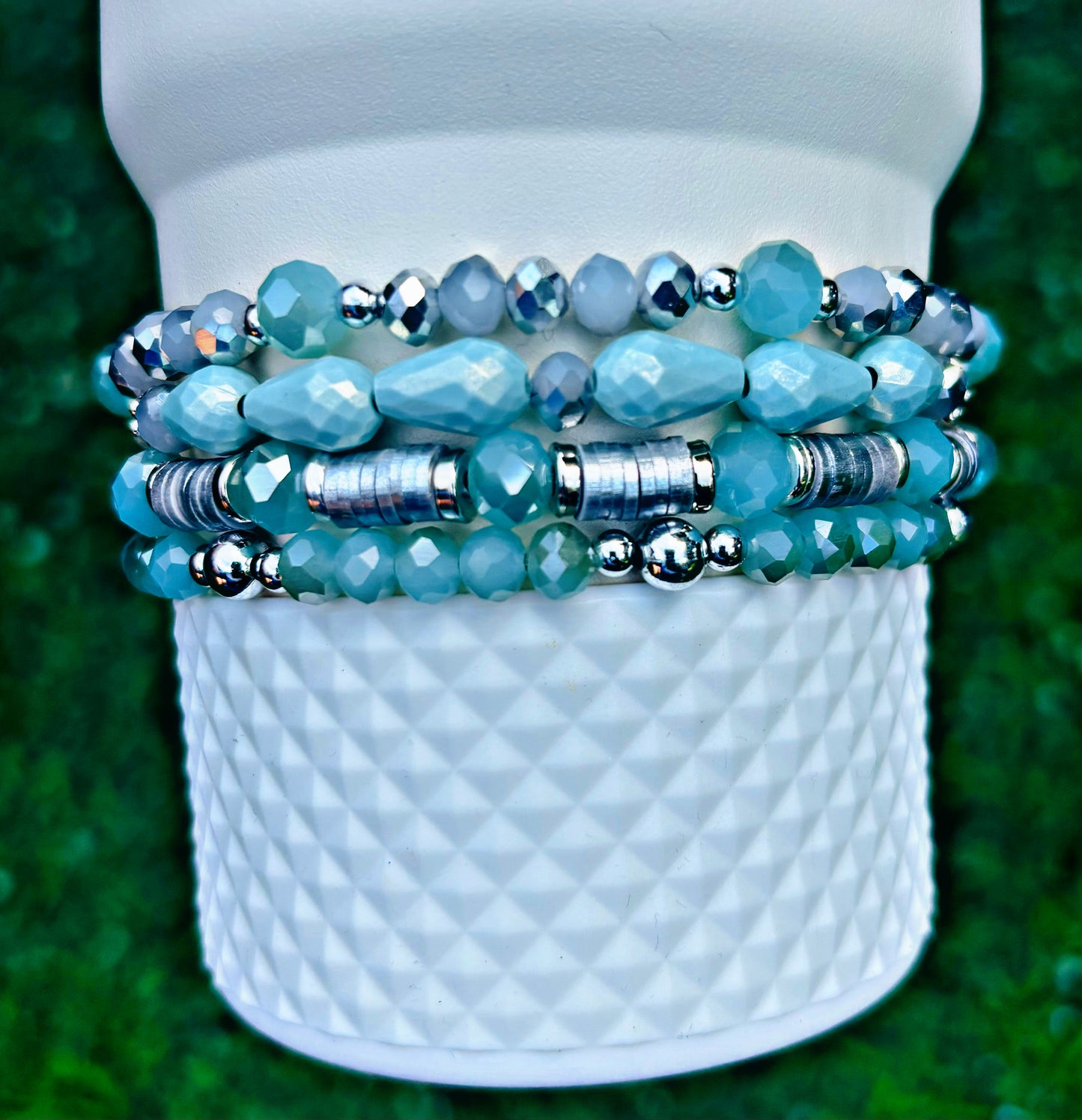 Bracelets en forme de tasse de lait aux myrtilles
