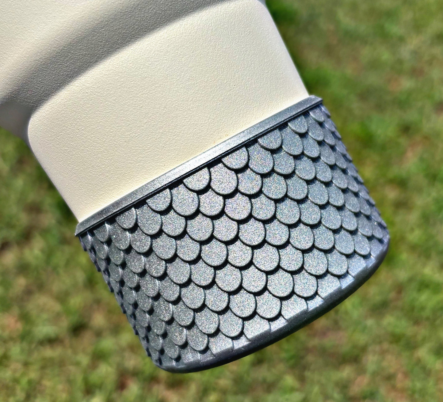 Botte en silicone à écailles de sirène argentées métallisées. Accessoires de la Coupe Stanley