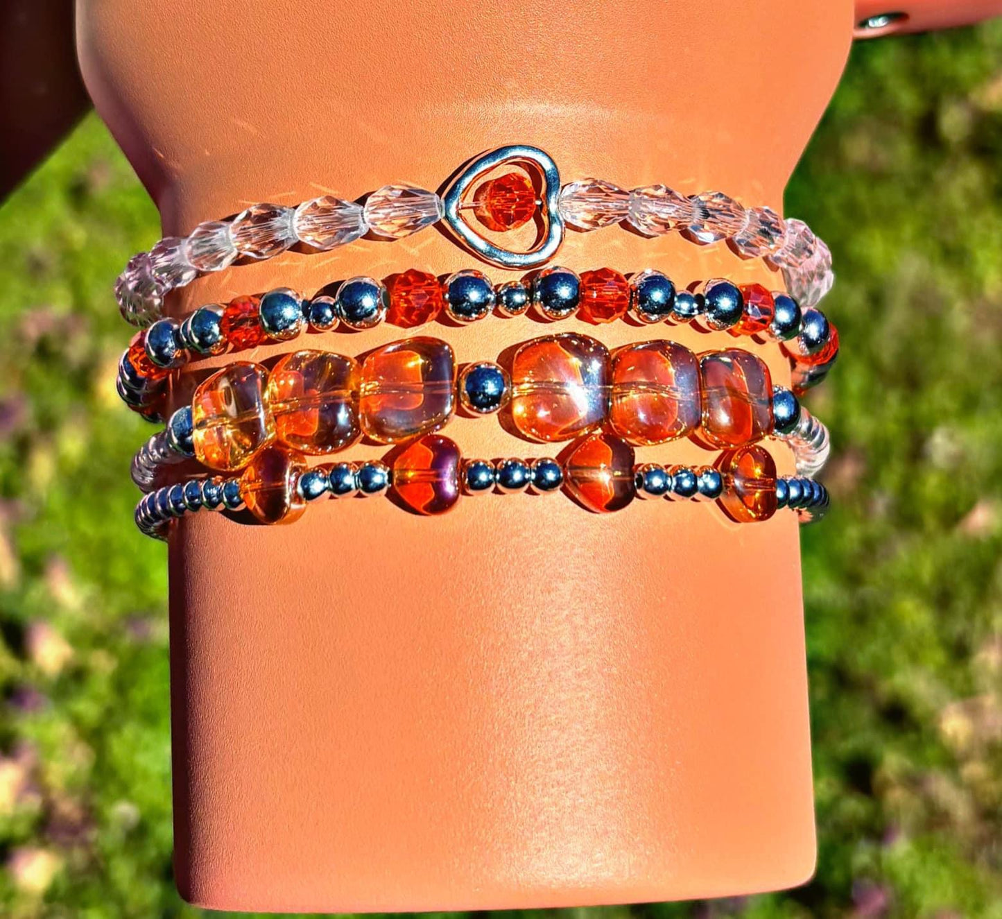 Bracelets en forme de coupe de nectarine. Goldenrod Stanley.