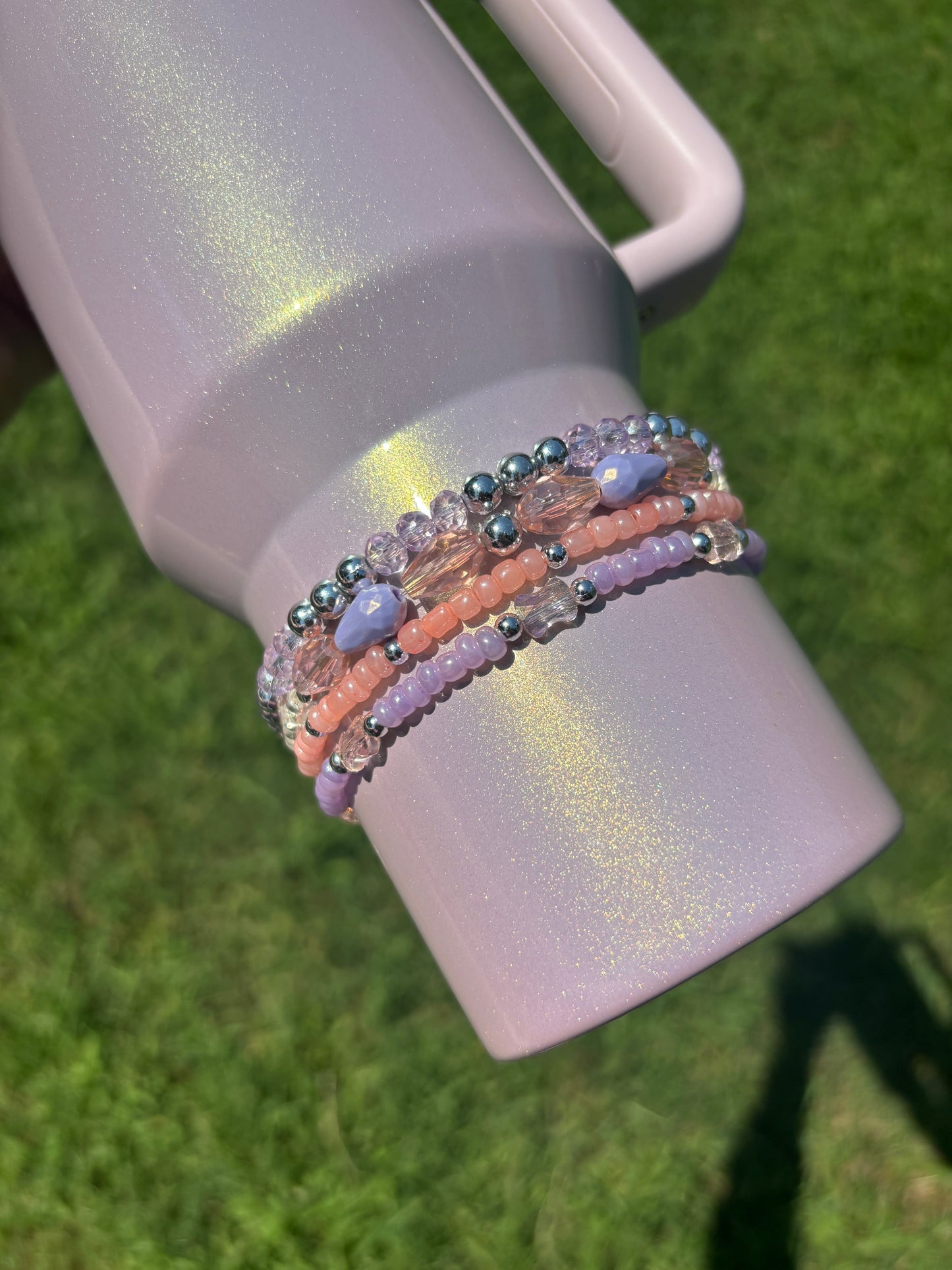 Bracelets coupes scintillantes pervenche et orchidée.