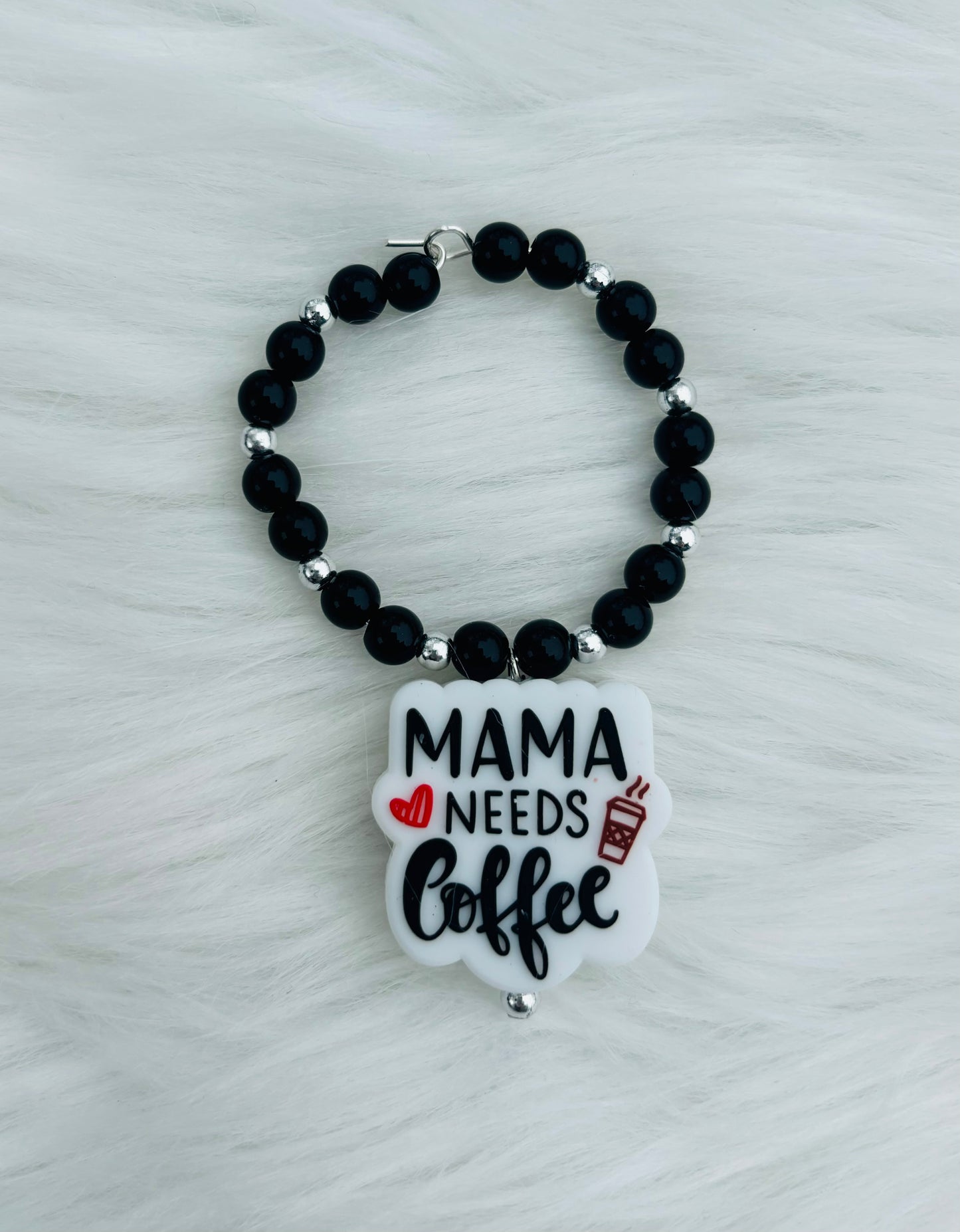 Maman a besoin d'un porte-bonheur pour le café