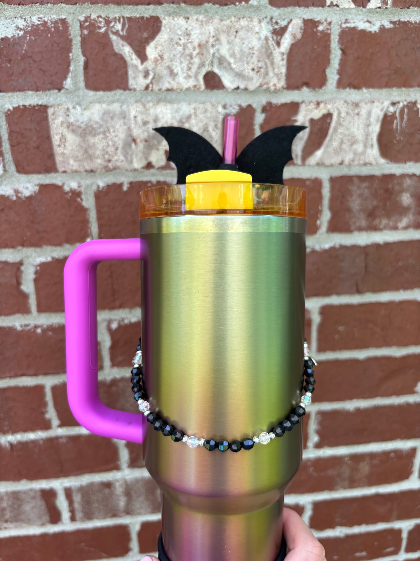Il s'agit d'un collier à breloques d'Halloween