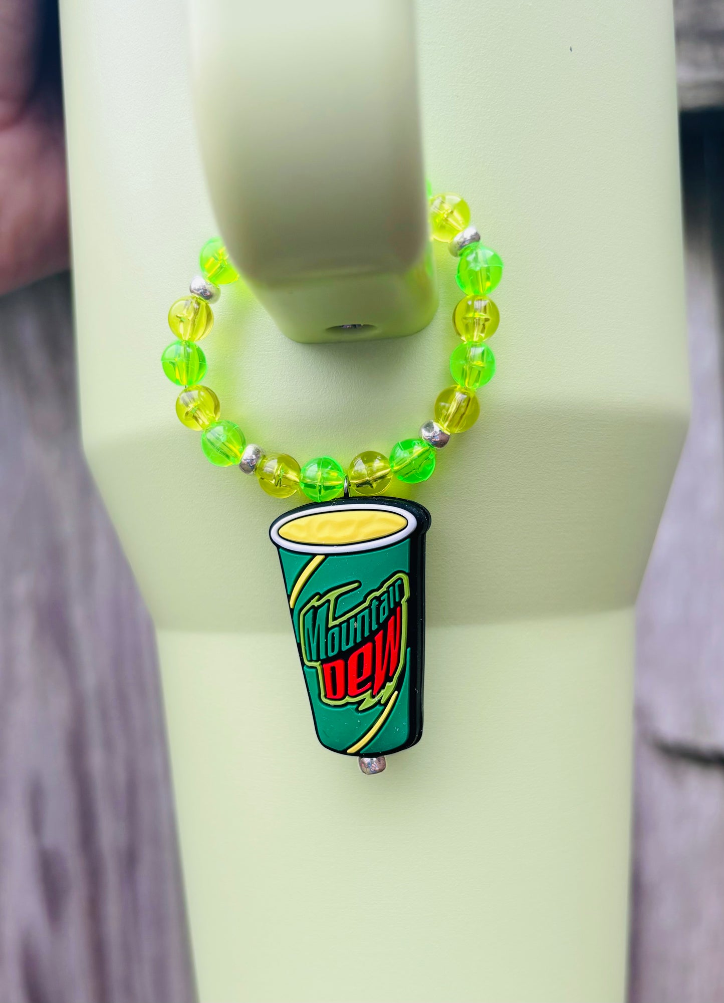 Breloque pour poignée Mountain Dew